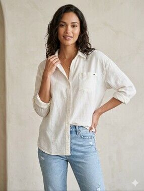 Crown & Ivy White Long-Sleeve Casual Button-Down Shirt